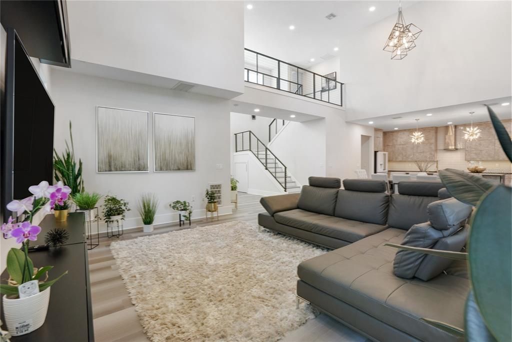 En Venta: $895,000 (4 camas, 2 baños, 2518 Pies cuadrados)
