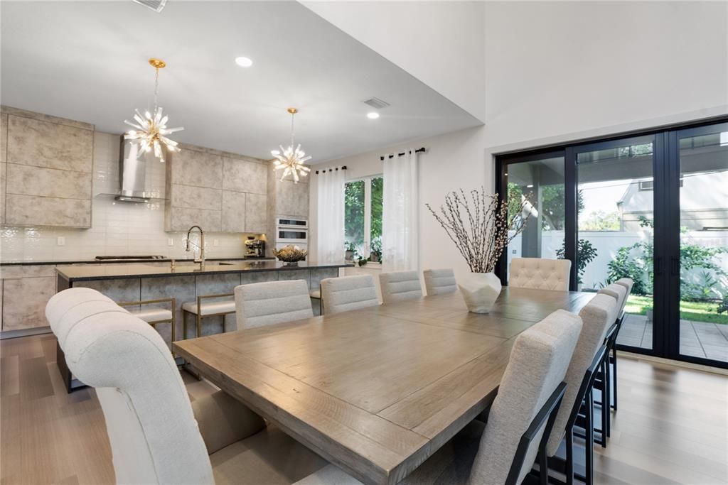 En Venta: $895,000 (4 camas, 2 baños, 2518 Pies cuadrados)
