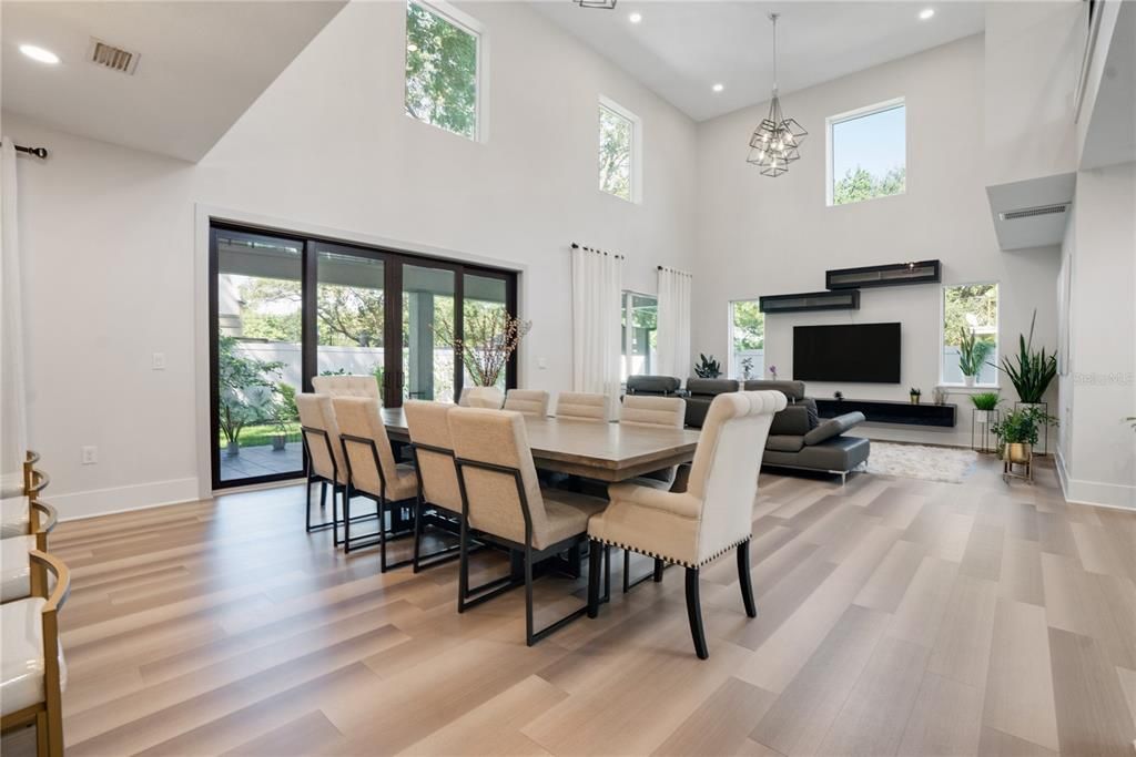 En Venta: $895,000 (4 camas, 2 baños, 2518 Pies cuadrados)