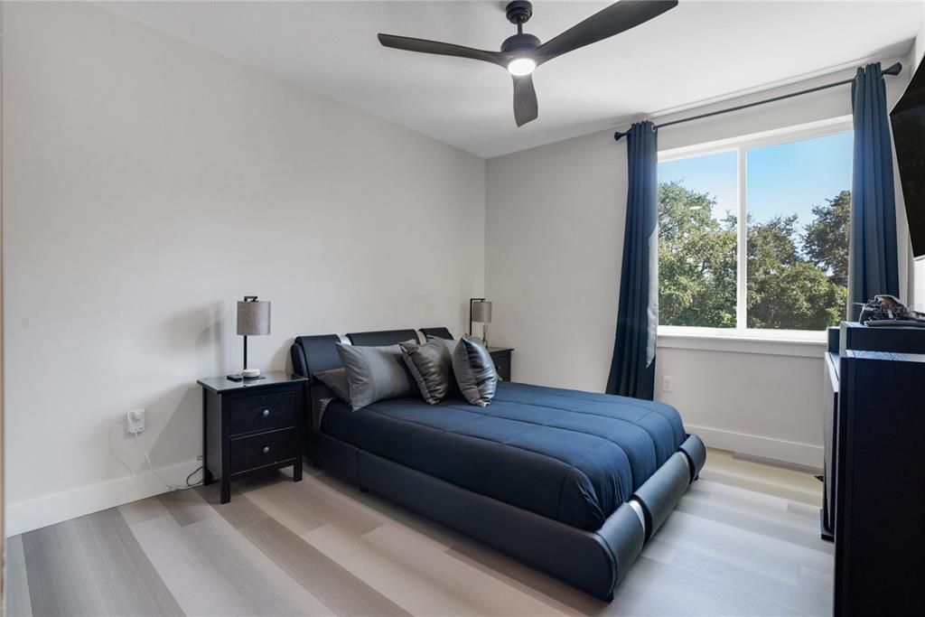 En Venta: $895,000 (4 camas, 2 baños, 2518 Pies cuadrados)