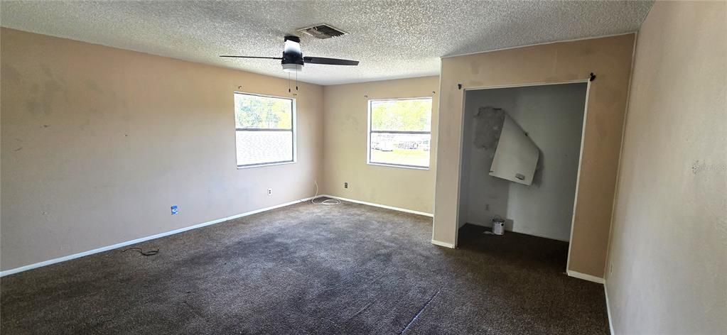 Activo con contrato: $180,000 (4 camas, 2 baños, 2160 Pies cuadrados)