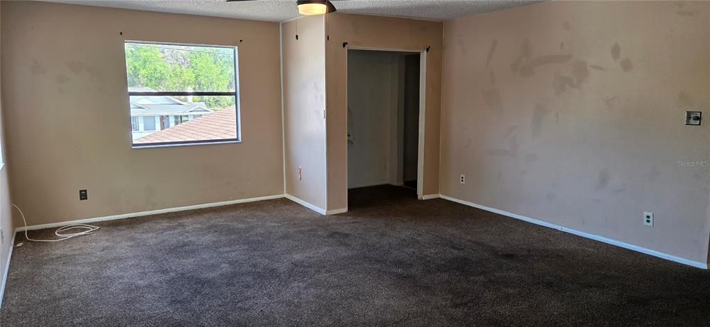 Activo con contrato: $180,000 (4 camas, 2 baños, 2160 Pies cuadrados)