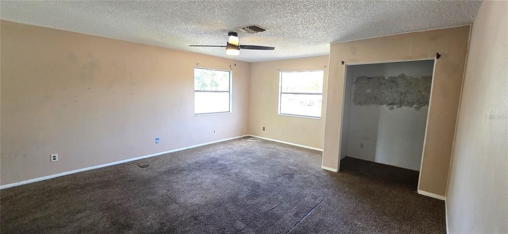 Activo con contrato: $180,000 (4 camas, 2 baños, 2160 Pies cuadrados)