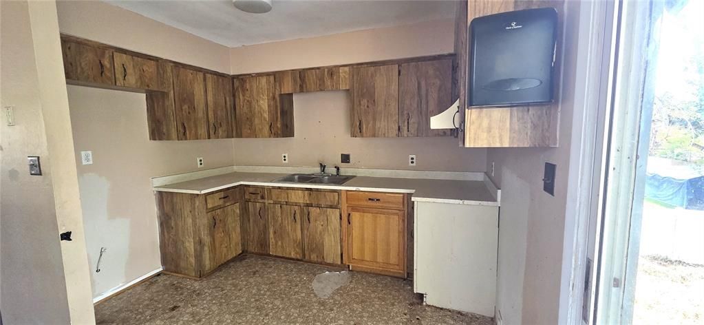 Activo con contrato: $180,000 (4 camas, 2 baños, 2160 Pies cuadrados)