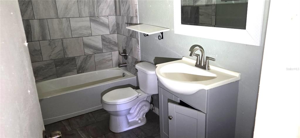 Activo con contrato: $180,000 (4 camas, 2 baños, 2160 Pies cuadrados)