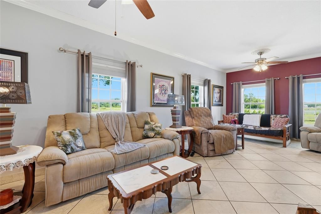 En Venta: $999,500 (3 camas, 3 baños, 2644 Pies cuadrados)