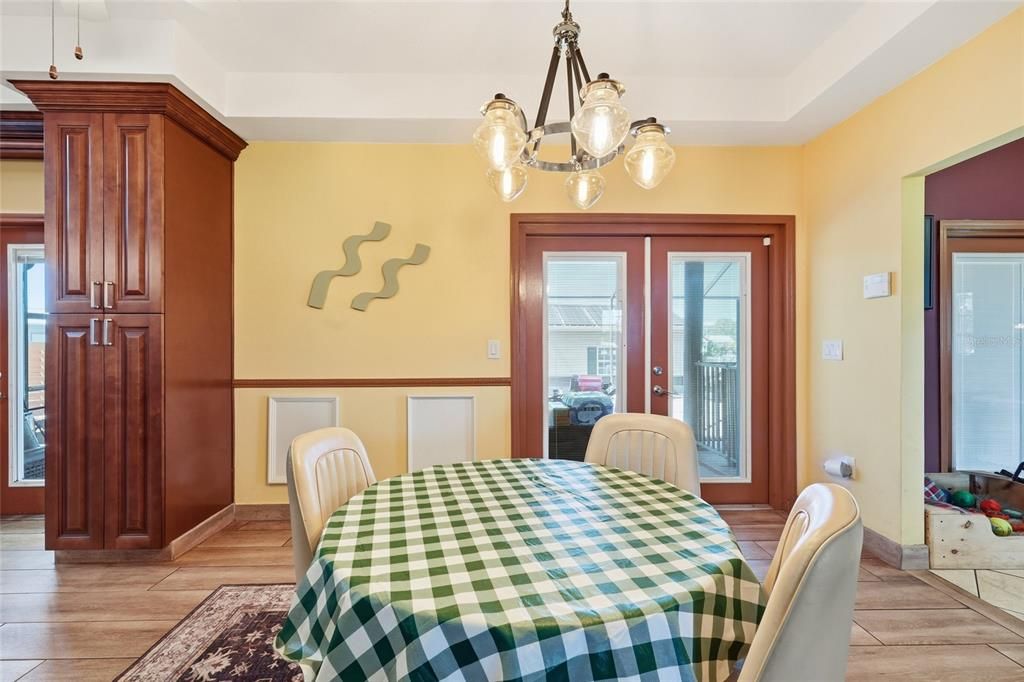 En Venta: $999,500 (3 camas, 3 baños, 2644 Pies cuadrados)