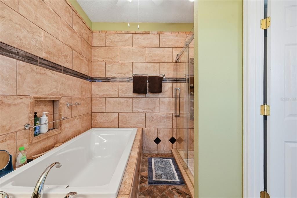 En Venta: $999,500 (3 camas, 3 baños, 2644 Pies cuadrados)