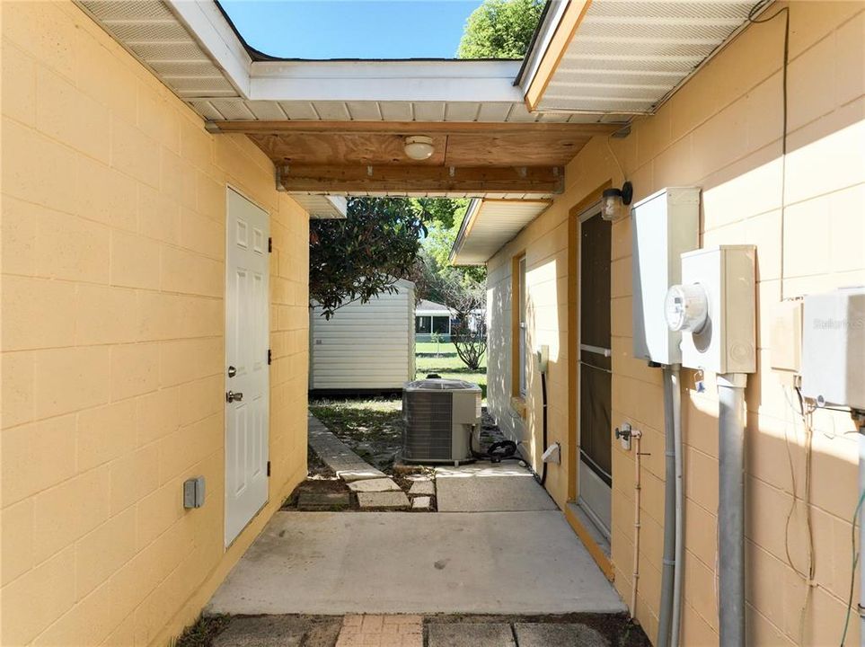 Active With Contract: $289,000 (3 beds, 1 baths, 1084 Square Feet)