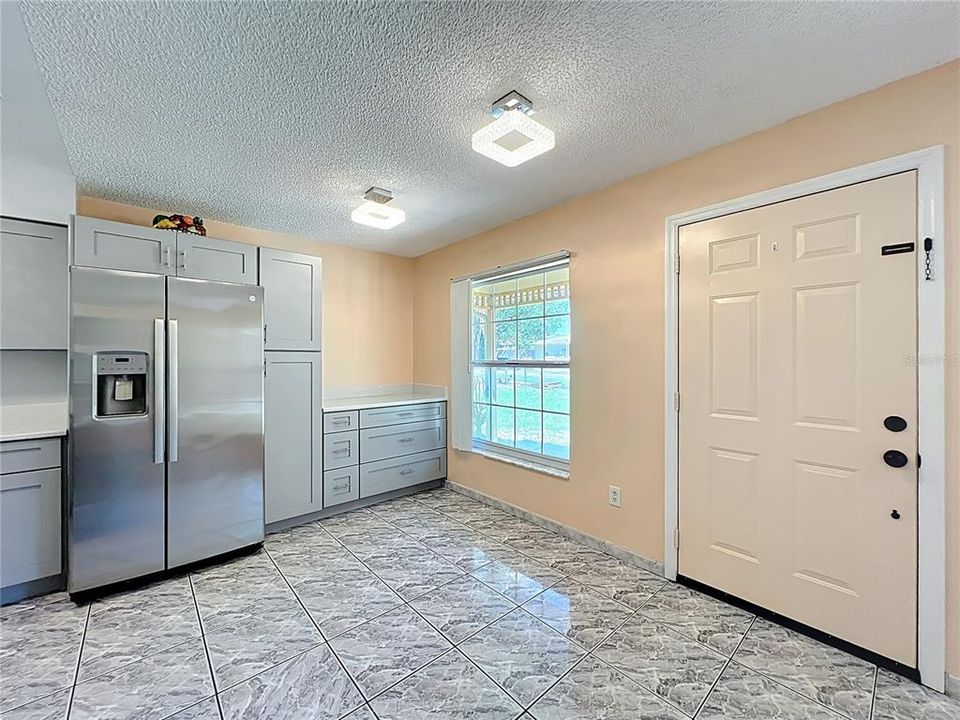 Active With Contract: $289,000 (3 beds, 1 baths, 1084 Square Feet)