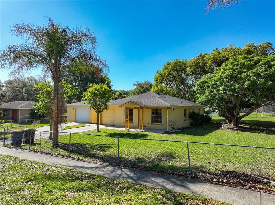 Active With Contract: $289,000 (3 beds, 1 baths, 1084 Square Feet)