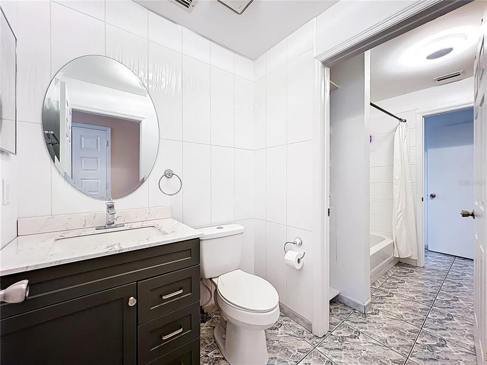 Active With Contract: $289,000 (3 beds, 1 baths, 1084 Square Feet)