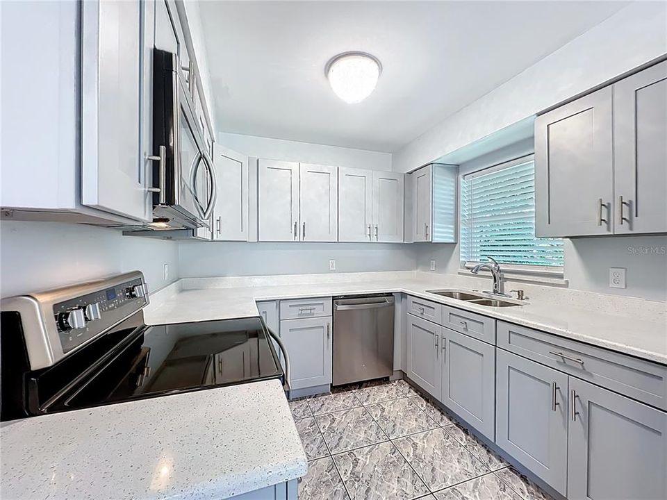 Active With Contract: $289,000 (3 beds, 1 baths, 1084 Square Feet)