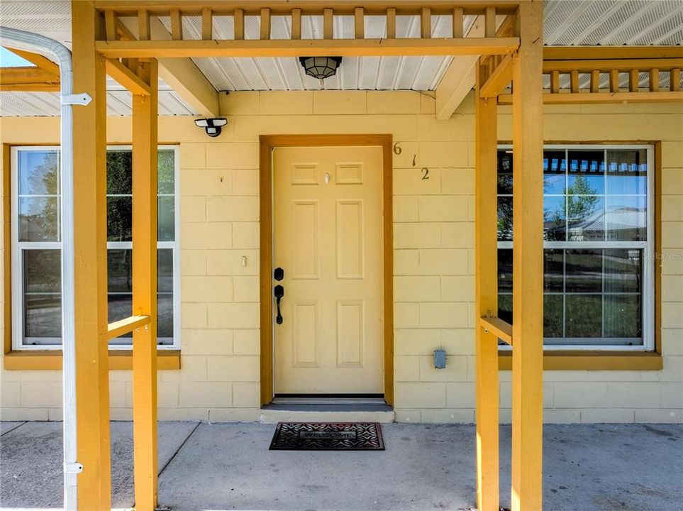 Active With Contract: $289,000 (3 beds, 1 baths, 1084 Square Feet)