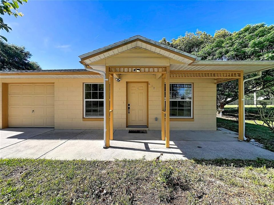 Active With Contract: $289,000 (3 beds, 1 baths, 1084 Square Feet)