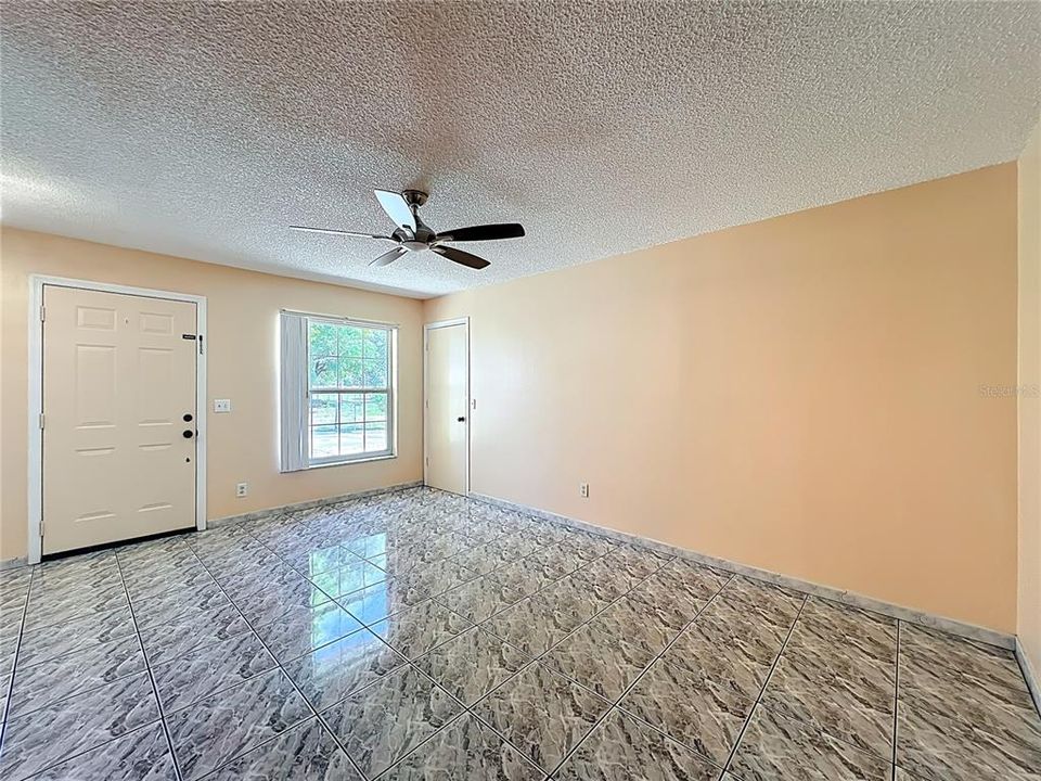 Active With Contract: $289,000 (3 beds, 1 baths, 1084 Square Feet)