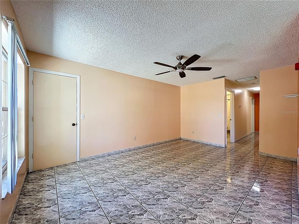 Active With Contract: $289,000 (3 beds, 1 baths, 1084 Square Feet)