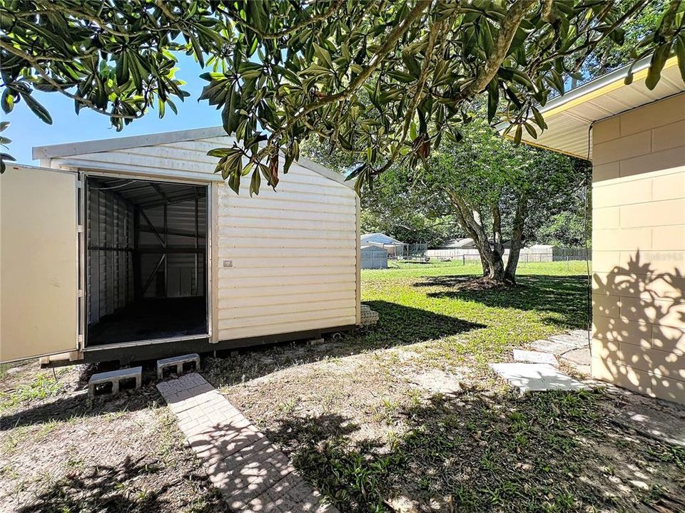 Active With Contract: $289,000 (3 beds, 1 baths, 1084 Square Feet)