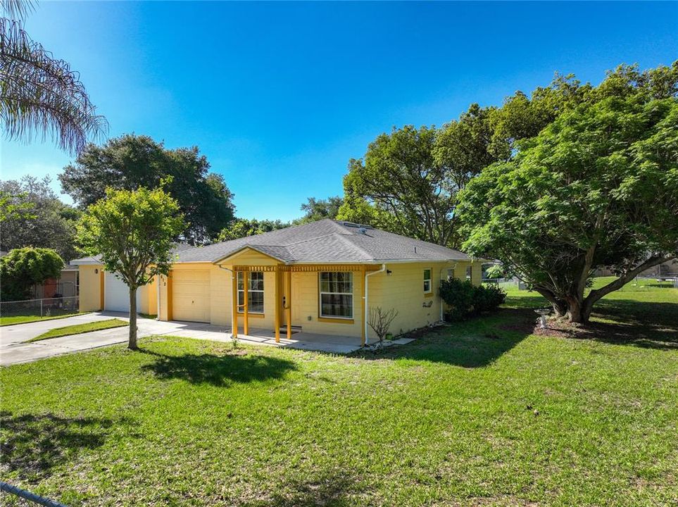 Active With Contract: $289,000 (3 beds, 1 baths, 1084 Square Feet)