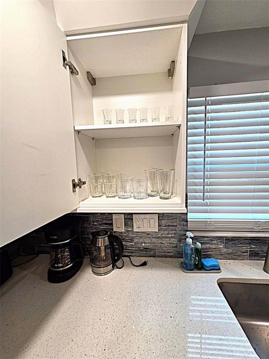 В аренду: $4,250 (4 спален, 2 ванн, 1860 Квадратных фут)