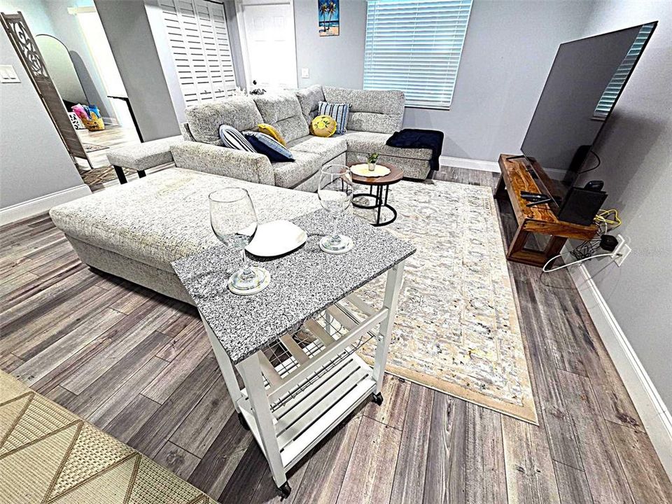 В аренду: $4,250 (4 спален, 2 ванн, 1860 Квадратных фут)