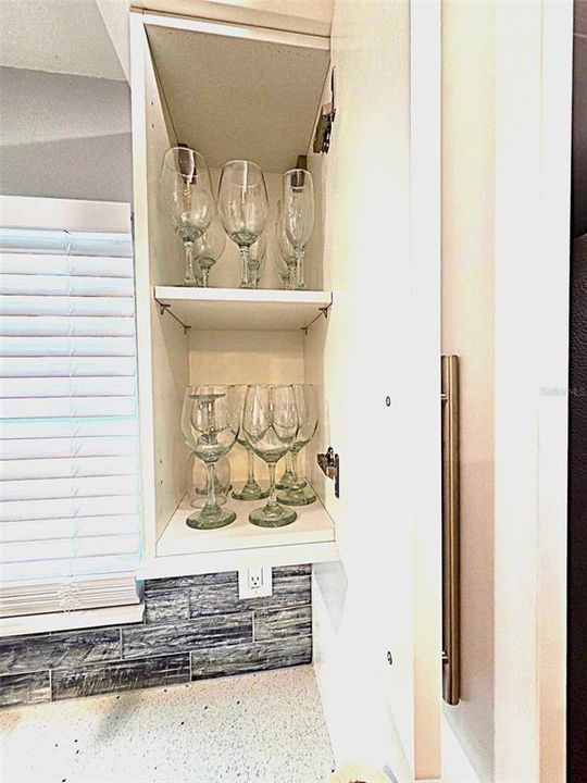 В аренду: $4,250 (4 спален, 2 ванн, 1860 Квадратных фут)