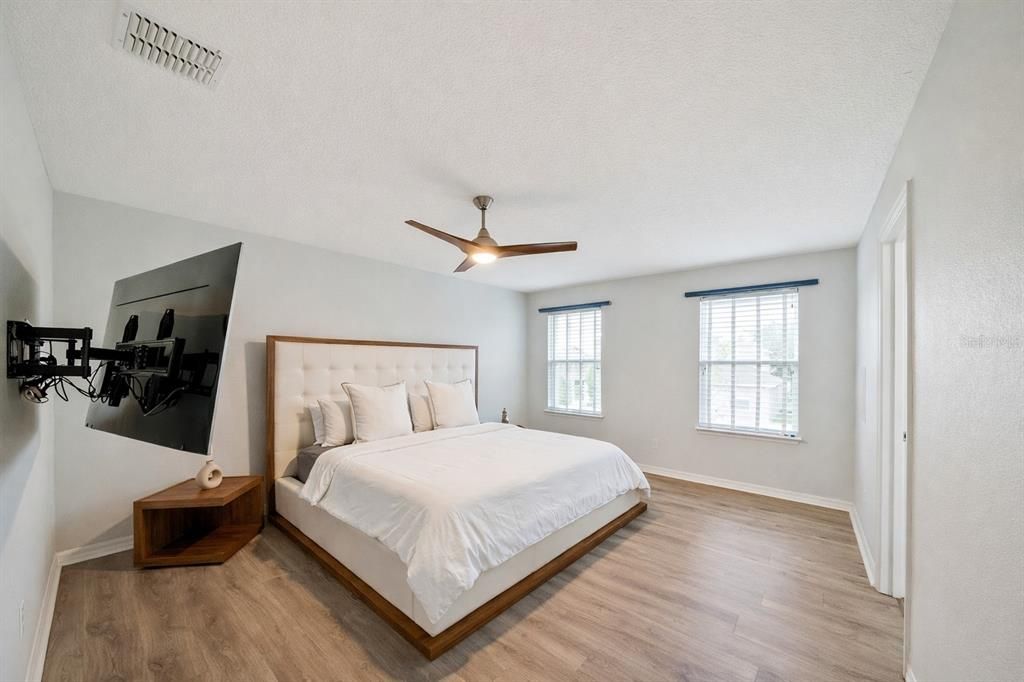 Active With Contract: $429,990 (4 beds, 2 baths, 1964 Square Feet)