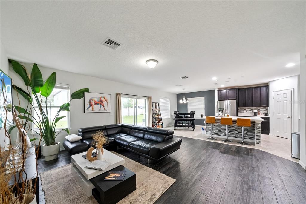 Active With Contract: $429,990 (4 beds, 2 baths, 1964 Square Feet)