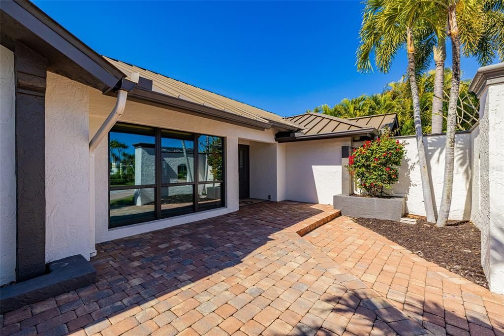 For Sale: $1,799,000 (3 beds, 3 baths, 2813 Square Feet)
