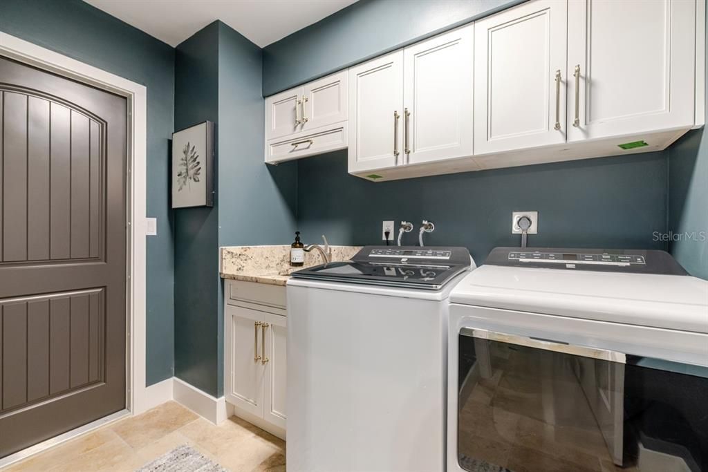 For Sale: $1,799,000 (3 beds, 3 baths, 2813 Square Feet)