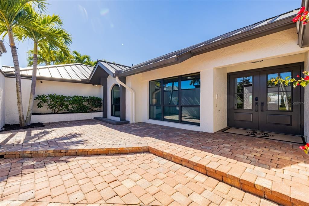 For Sale: $1,799,000 (3 beds, 3 baths, 2813 Square Feet)