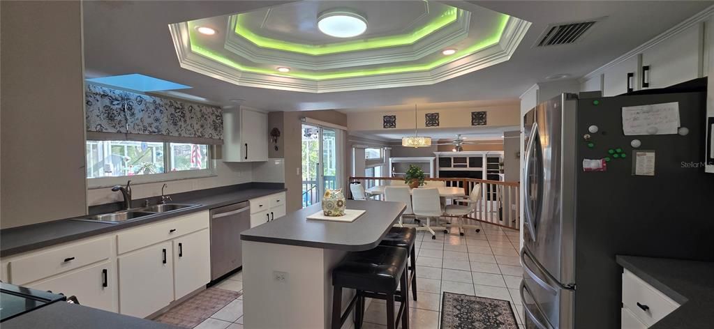 En Venta: $870,000 (5 camas, 3 baños, 3397 Pies cuadrados)