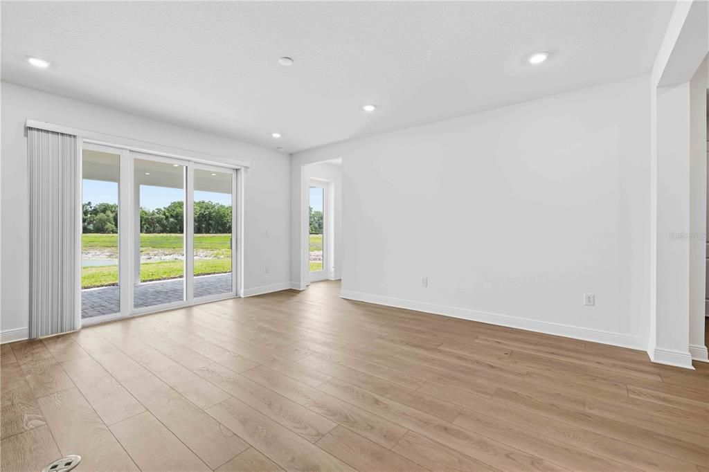 Activo con contrato: $777,999 (5 camas, 4 baños, 3800 Pies cuadrados)