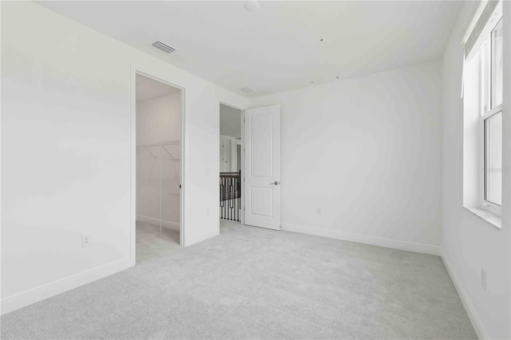 Activo con contrato: $777,999 (5 camas, 4 baños, 3800 Pies cuadrados)