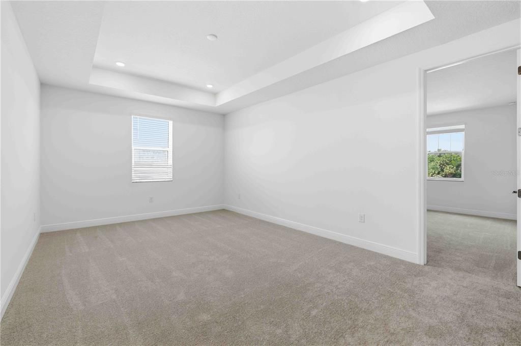 Activo con contrato: $777,999 (5 camas, 4 baños, 3800 Pies cuadrados)