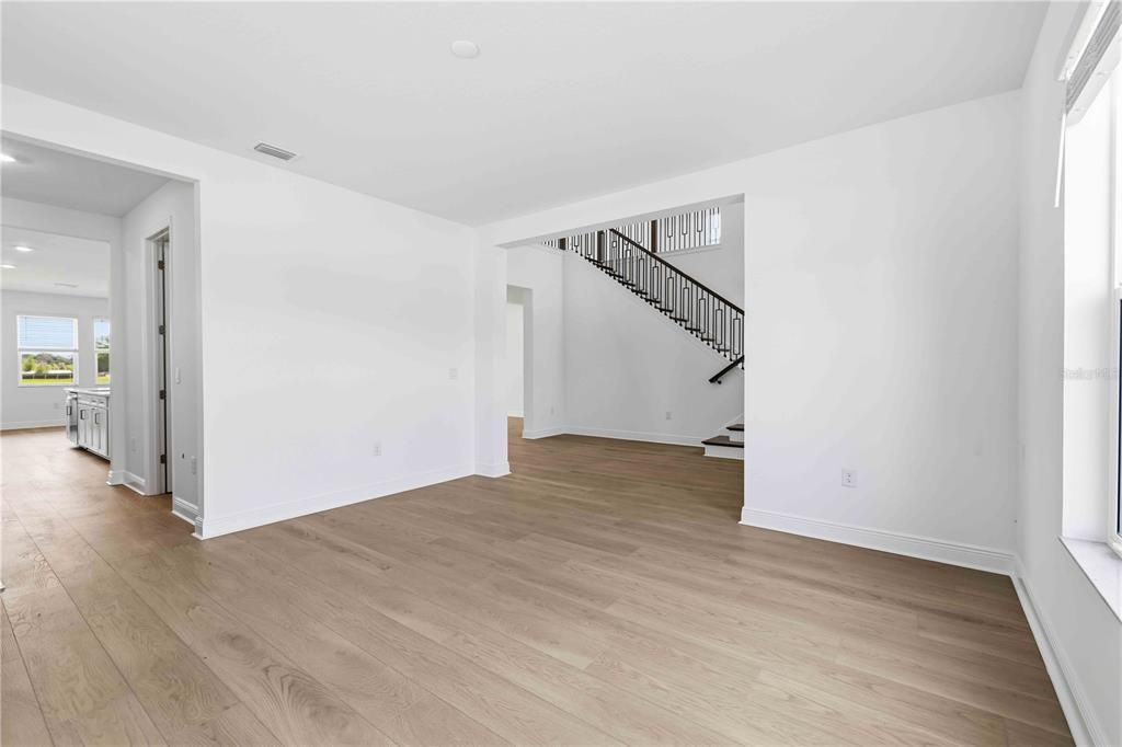 Activo con contrato: $777,999 (5 camas, 4 baños, 3800 Pies cuadrados)
