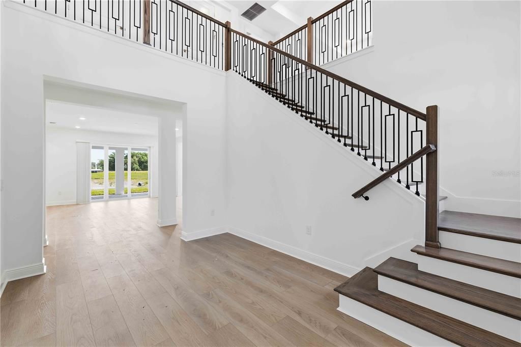 Activo con contrato: $777,999 (5 camas, 4 baños, 3800 Pies cuadrados)