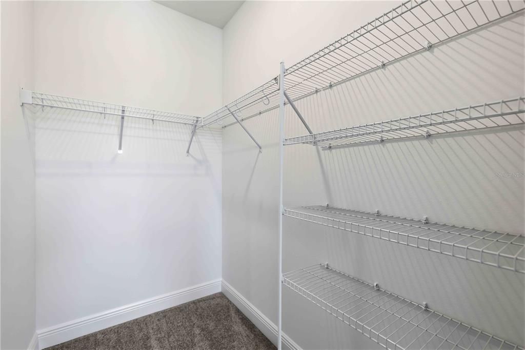 Activo con contrato: $777,999 (5 camas, 4 baños, 3800 Pies cuadrados)