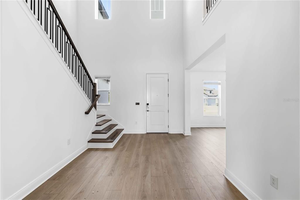 Activo con contrato: $777,999 (5 camas, 4 baños, 3800 Pies cuadrados)