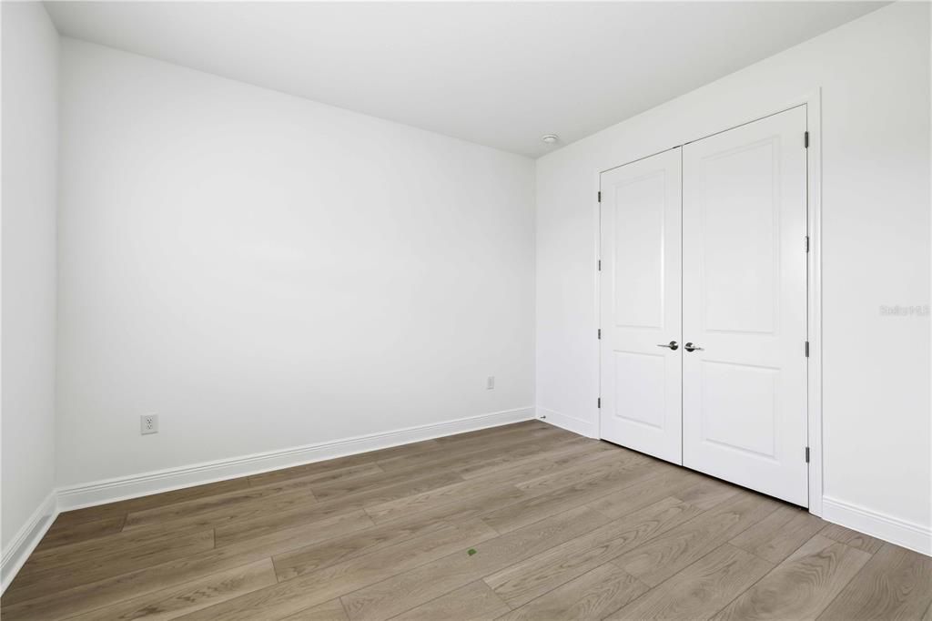 Activo con contrato: $777,999 (5 camas, 4 baños, 3800 Pies cuadrados)