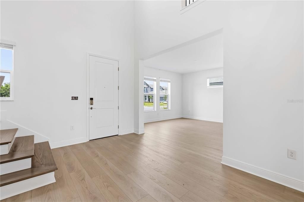 Activo con contrato: $777,999 (5 camas, 4 baños, 3800 Pies cuadrados)