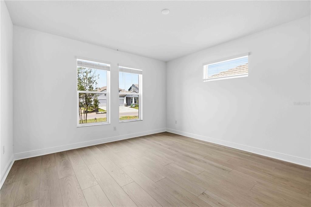 Activo con contrato: $777,999 (5 camas, 4 baños, 3800 Pies cuadrados)