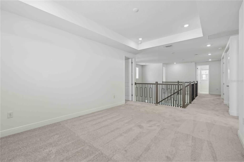Activo con contrato: $777,999 (5 camas, 4 baños, 3800 Pies cuadrados)