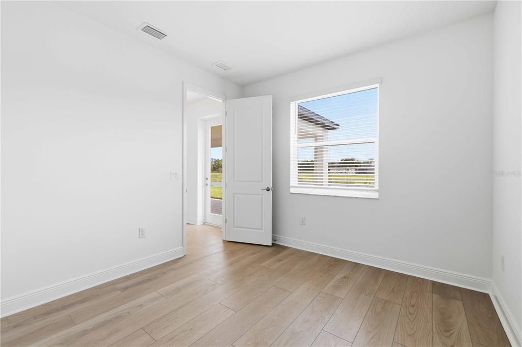 Activo con contrato: $777,999 (5 camas, 4 baños, 3800 Pies cuadrados)