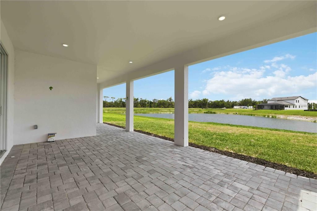 Activo con contrato: $777,999 (5 camas, 4 baños, 3800 Pies cuadrados)