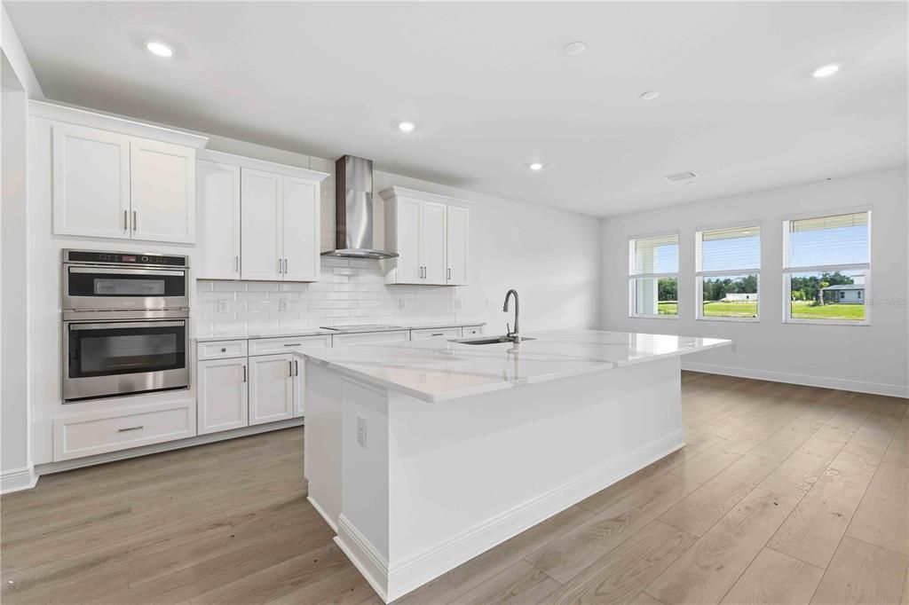 Activo con contrato: $777,999 (5 camas, 4 baños, 3800 Pies cuadrados)