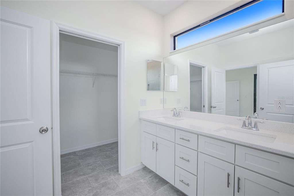 Activo con contrato: $329,900 (4 camas, 2 baños, 1787 Pies cuadrados)