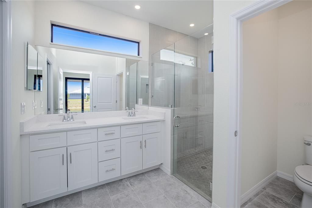 Activo con contrato: $329,900 (4 camas, 2 baños, 1787 Pies cuadrados)