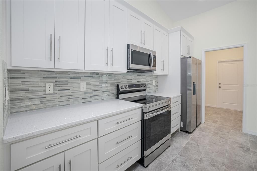 Activo con contrato: $329,900 (4 camas, 2 baños, 1787 Pies cuadrados)