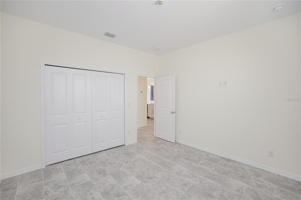 Activo con contrato: $329,900 (4 camas, 2 baños, 1787 Pies cuadrados)